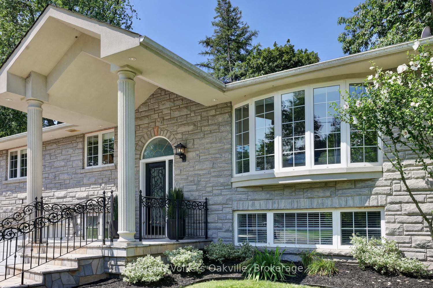 3281 Flanagan Crescent • Mississauga, ON photo 2