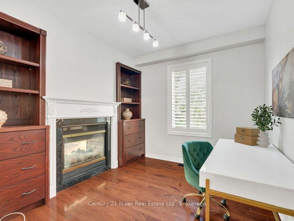 2380 Gladacres Lane • Oakville, ON photo 10