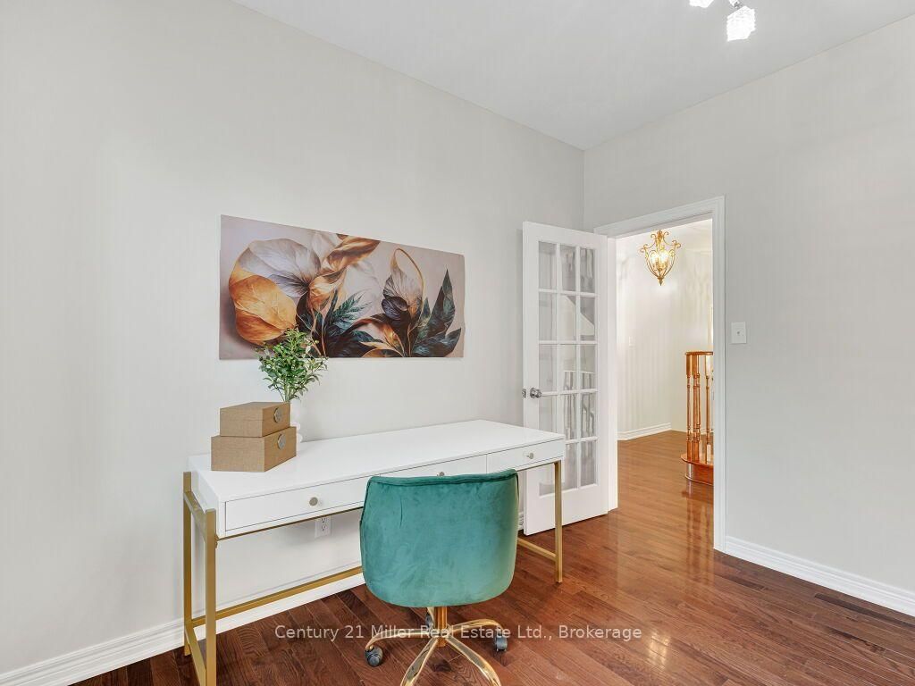 2380 Gladacres Lane • Oakville, ON photo 11