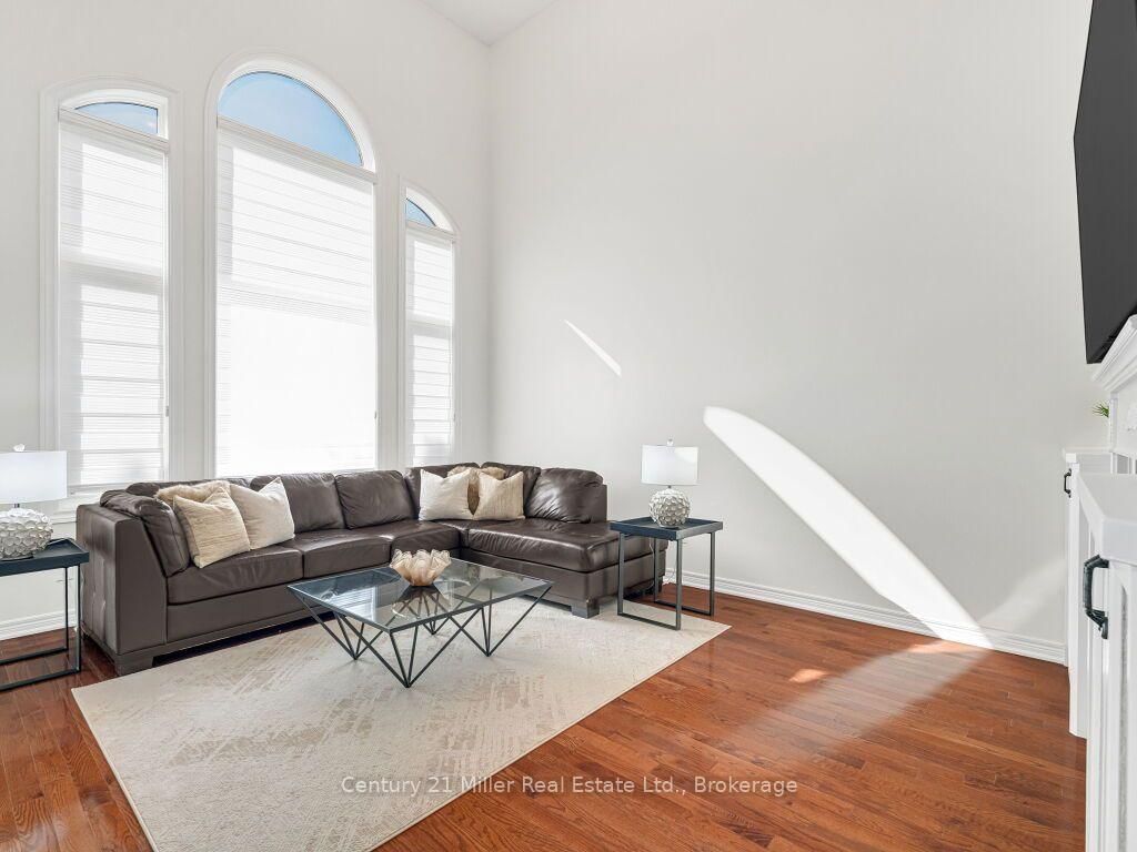 2380 Gladacres Lane • Oakville, ON photo 12