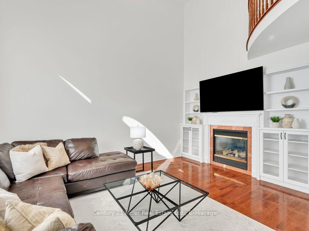 2380 Gladacres Lane • Oakville, ON photo 14