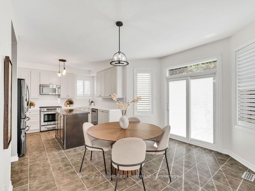 2380 Gladacres Lane • Oakville, ON photo 15