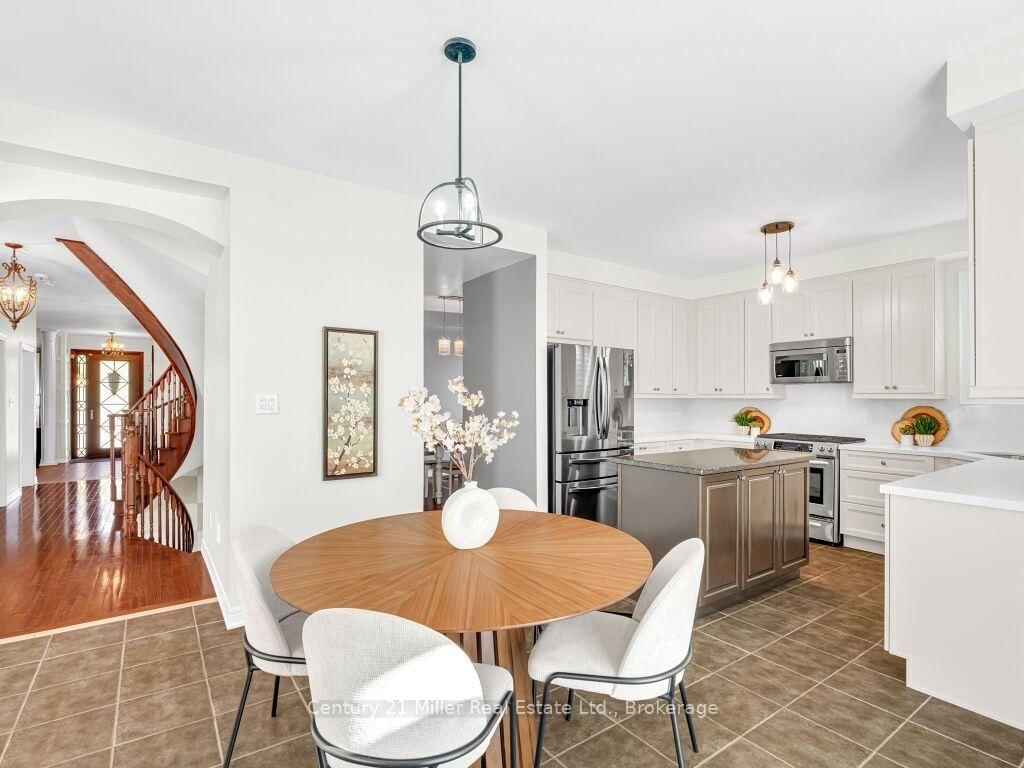 2380 Gladacres Lane • Oakville, ON photo 16