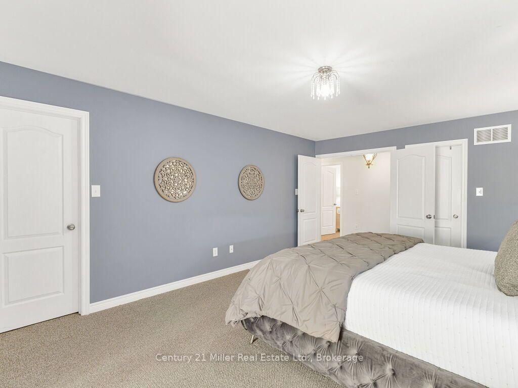 2380 Gladacres Lane • Oakville, ON photo 23