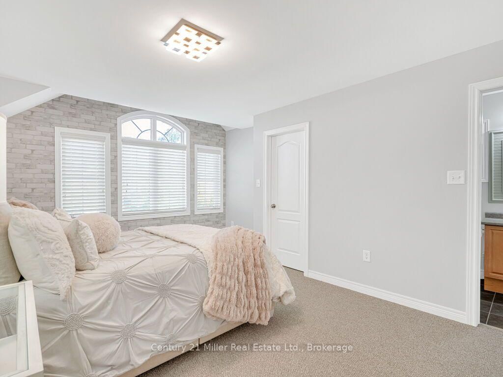 2380 Gladacres Lane • Oakville, ON photo 27