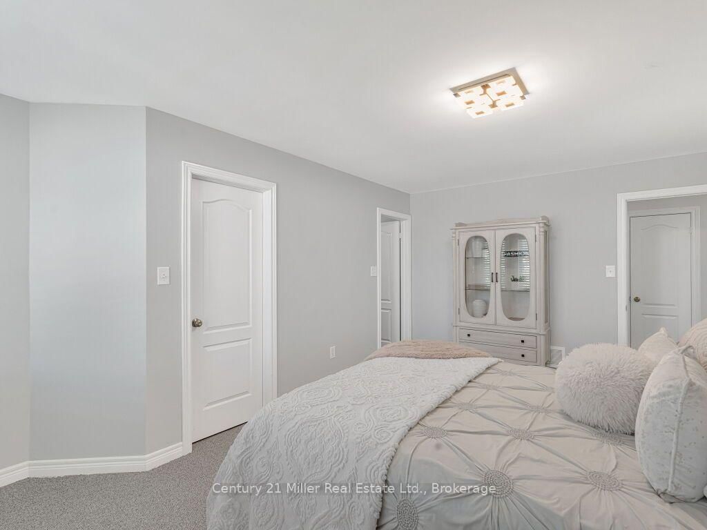 2380 Gladacres Lane • Oakville, ON photo 28