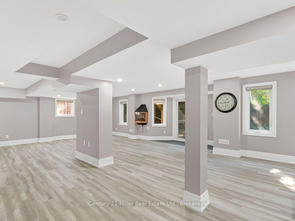 2380 Gladacres Lane • Oakville, ON photo 35