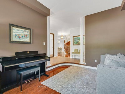 2380 Gladacres Lane • Oakville, ON photo 8