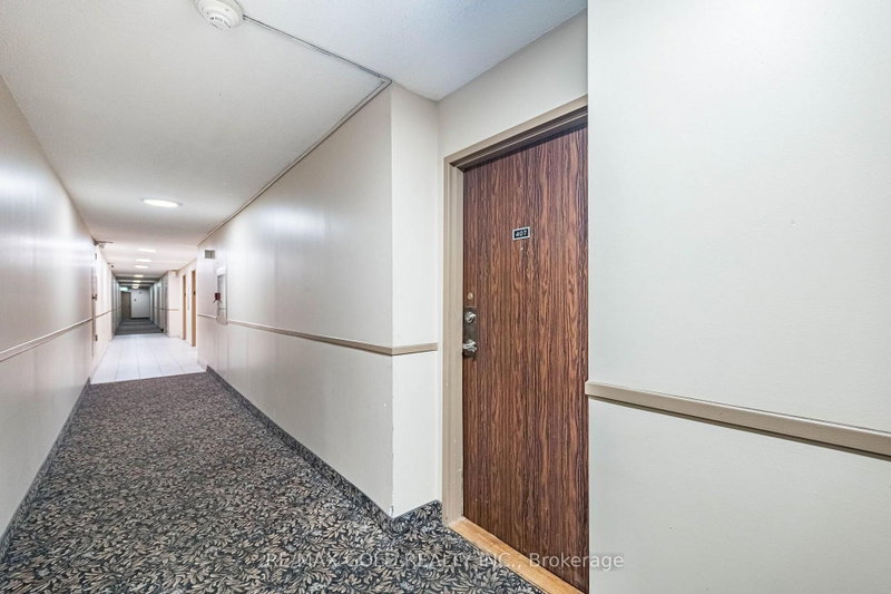 21 Knightsbridge Brampton,ON L6T 3Y1 — Photo 7