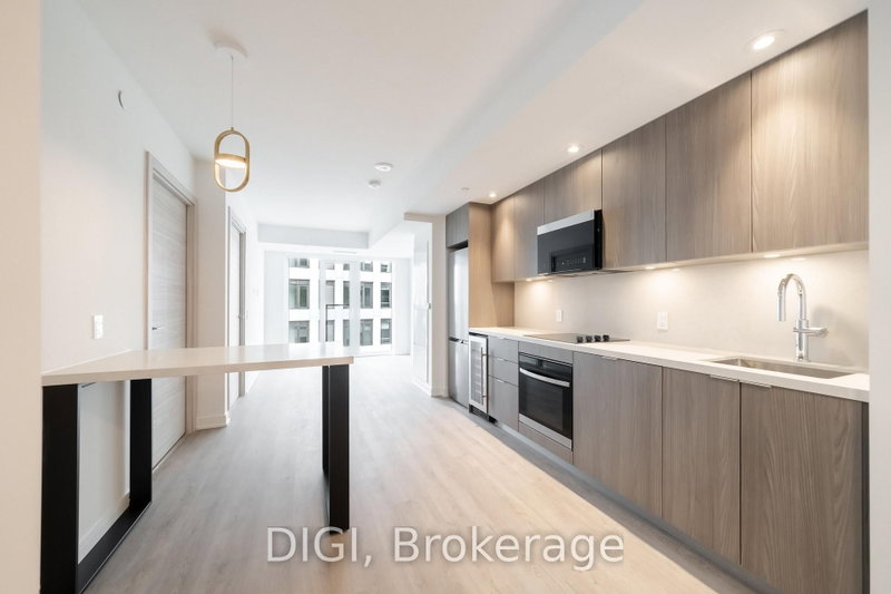 E725 - 485 Perth Avenue