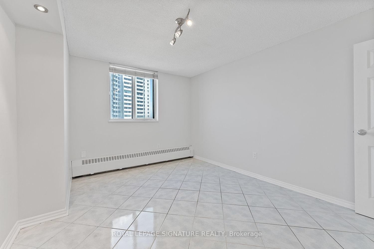 5 San Romanoway • #906 • Toronto, ON photo 16