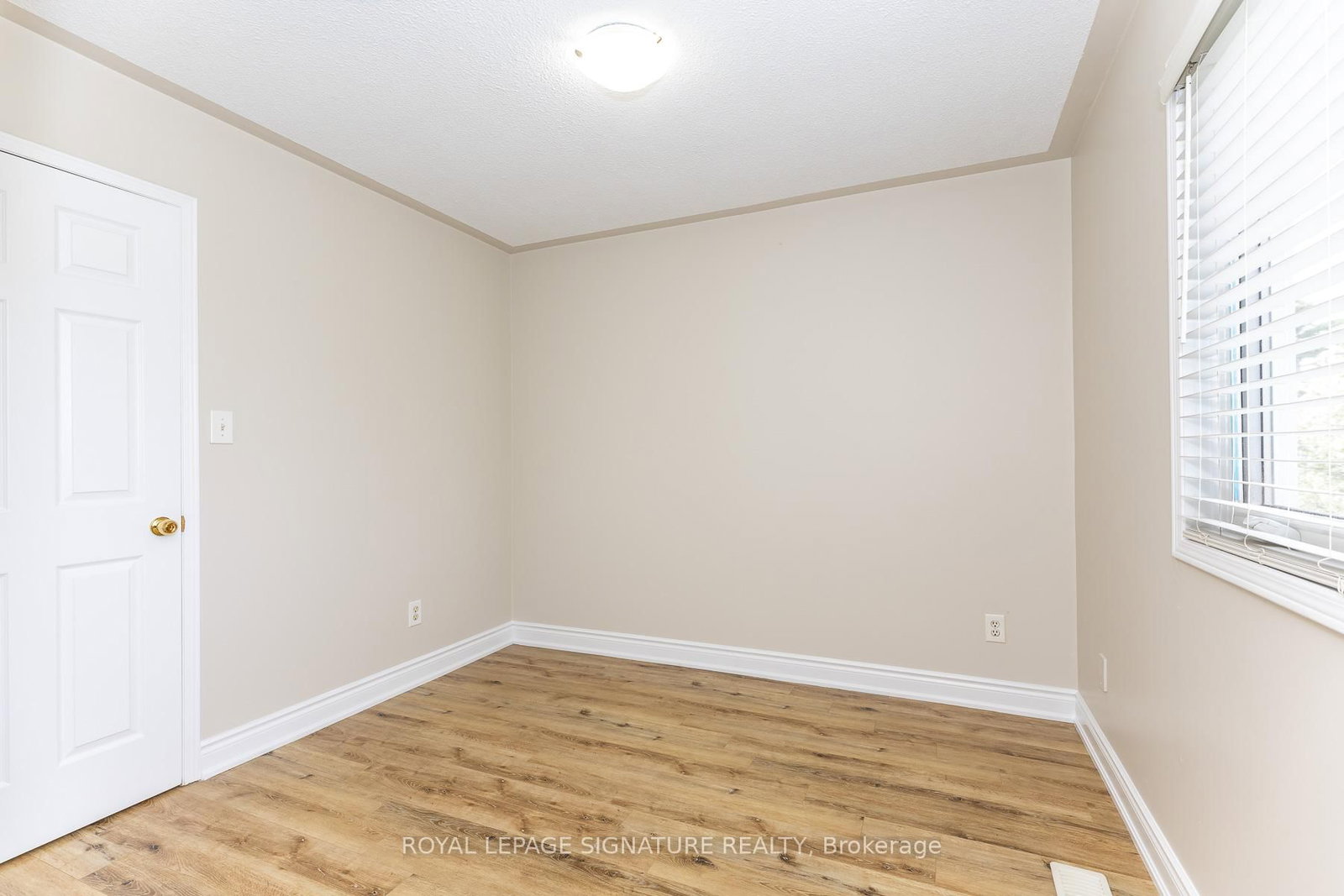 Listing Image 24