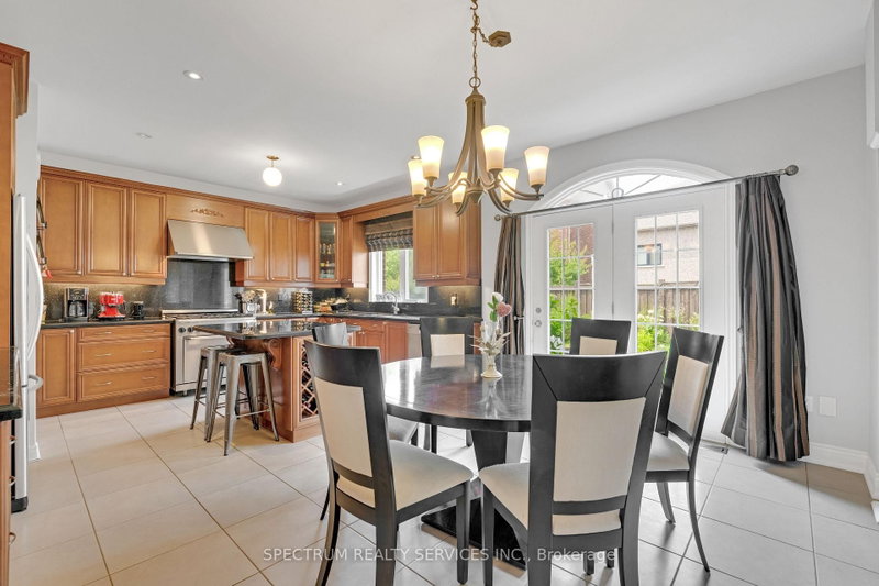 24 Aristocrat Brampton,ON L6P 1X7 — Photo 11