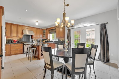 24 Aristocrat Brampton,ON L6P 1X7 — Photo 11