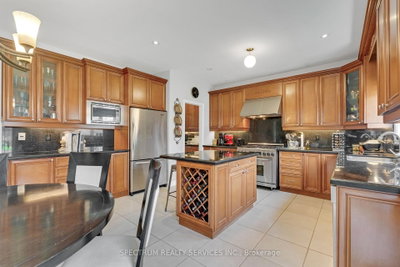 24 Aristocrat Brampton,ON L6P 1X7 — Photo 12