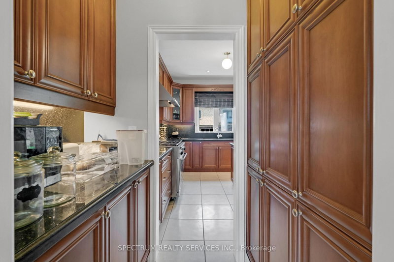 24 Aristocrat Brampton,ON L6P 1X7 — Photo 15