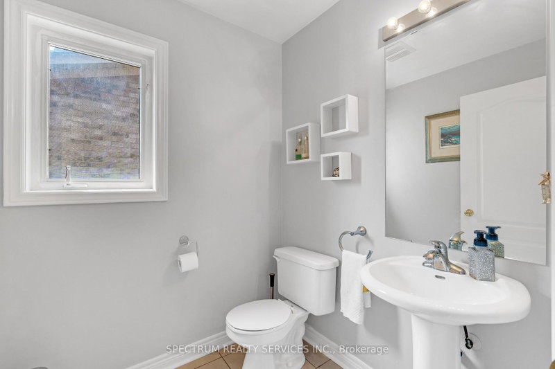 24 Aristocrat Brampton,ON L6P 1X7 — Photo 16