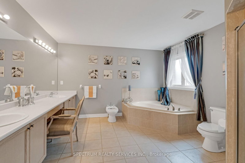 24 Aristocrat Brampton,ON L6P 1X7 — Photo 22