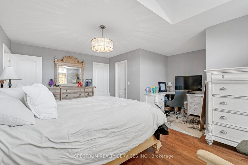 24 Aristocrat Brampton,ON L6P 1X7 — Photo 28