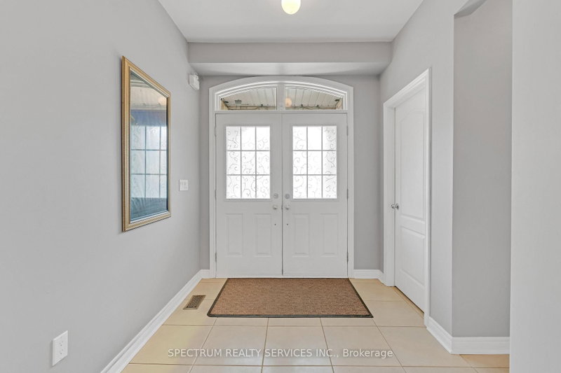 24 Aristocrat Brampton,ON L6P 1X7 — Photo 4