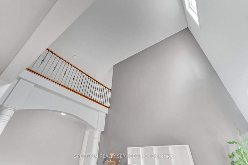 24 Aristocrat Brampton,ON L6P 1X7 — Photo 6