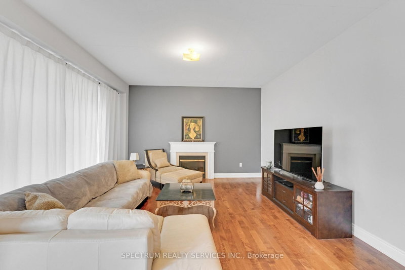24 Aristocrat Brampton,ON L6P 1X7 — Photo 9