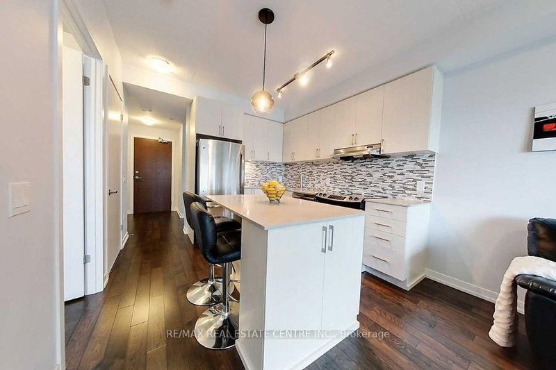 903 - 2560 Eglinton Avenue