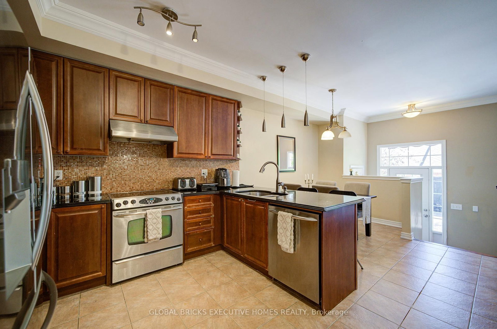 3885 Eglinton Avenue • Mississauga, ON photo 10
