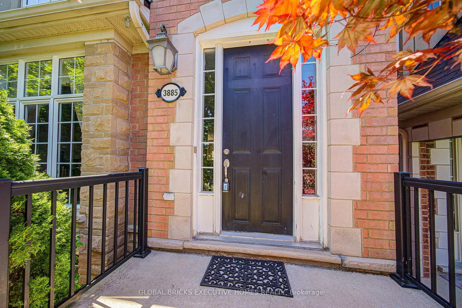 3885 Eglinton Avenue • Mississauga, ON photo 3