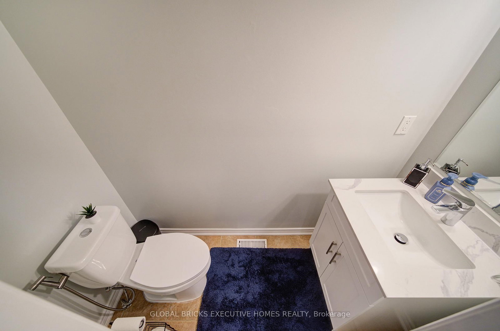 3885 Eglinton Avenue • Mississauga, ON photo 8