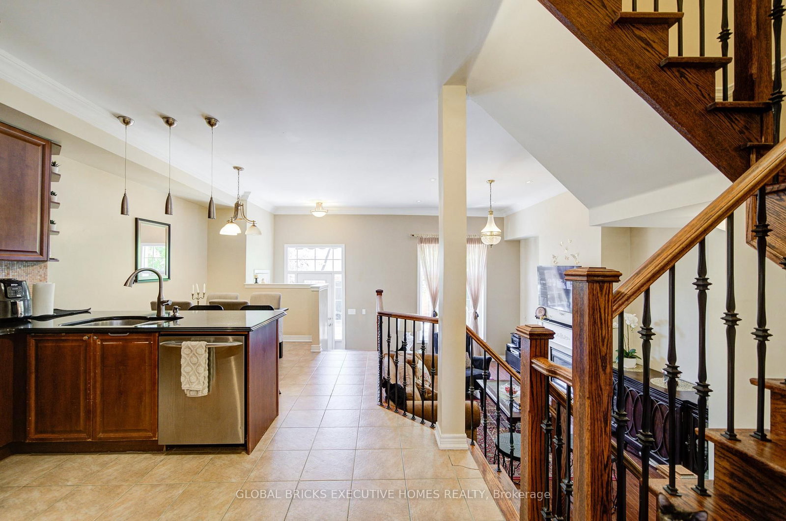 3885 Eglinton Avenue • Mississauga, ON photo 9