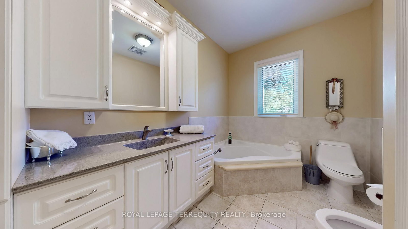 134 Hadrian Drive • Toronto, ON photo 25
