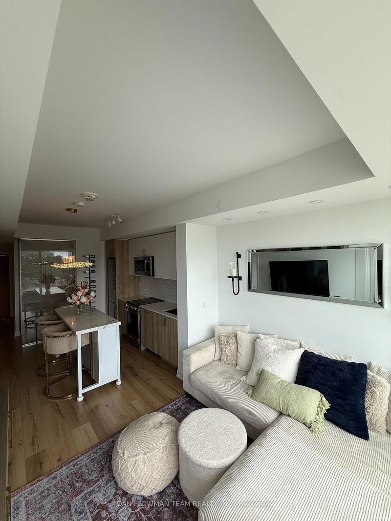 405 - 1195 The Queensway