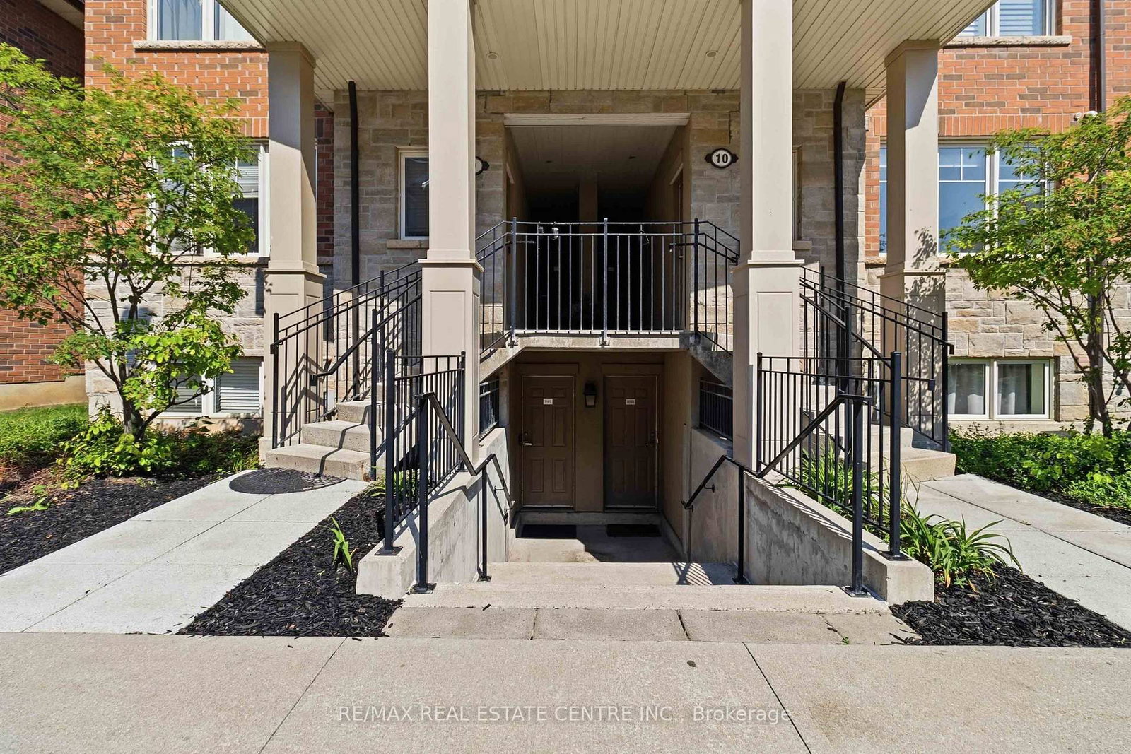 2420 Baronwood Drive • #9-01 • Oakville, ON photo 2