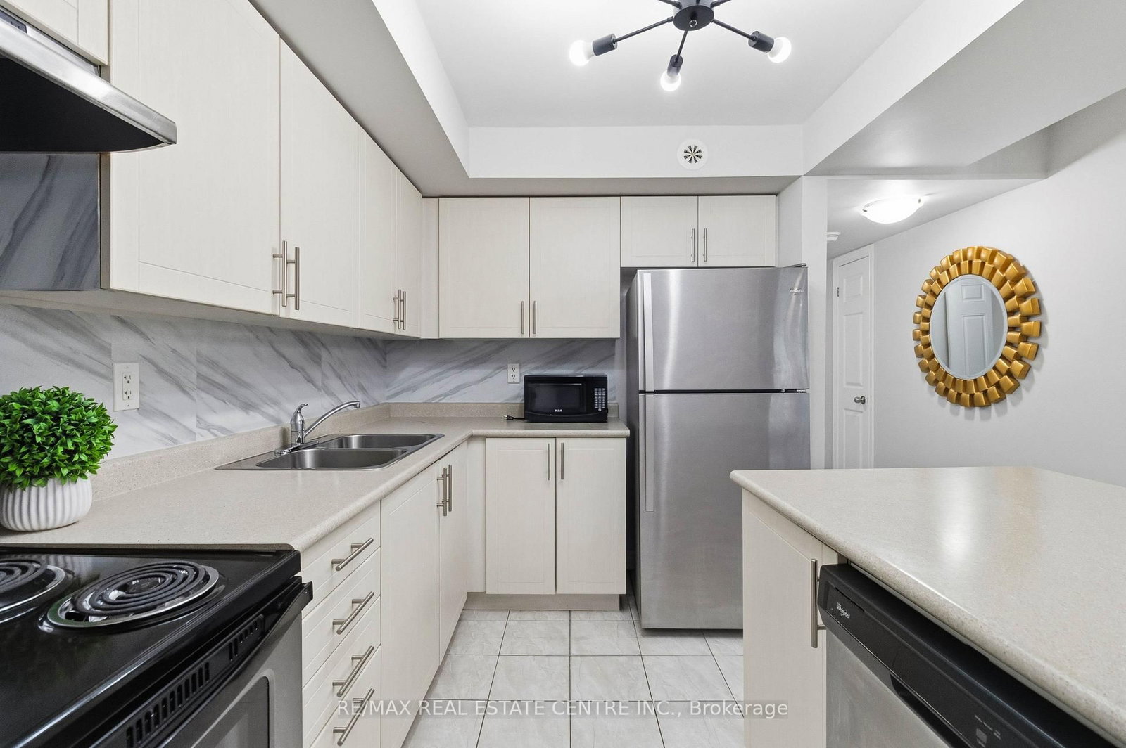 2420 Baronwood Drive • #9-01 • Oakville, ON photo 22