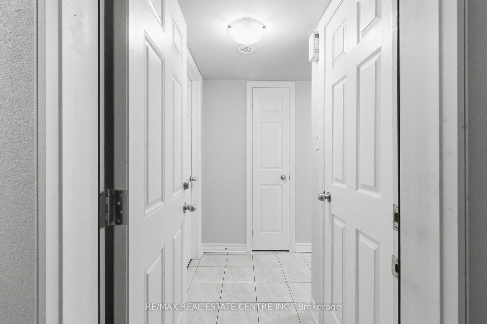 2420 Baronwood Drive • #9-01 • Oakville, ON photo 32