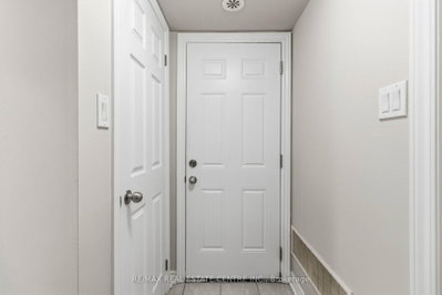 2420 Baronwood Drive • #9-01 • Oakville, ON photo 6