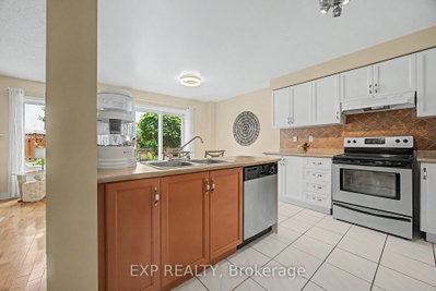 7269 Lantern Fly Hollow • Mississauga, ON photo 8