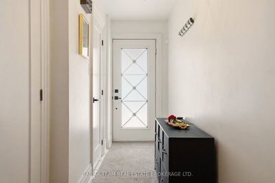 377 Karen Park Crescent W • Mississauga, ON photo 3