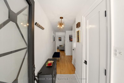 377 Karen Park Crescent W • Mississauga, ON photo 4