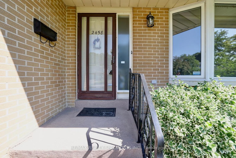 2458 Barcella Crescent