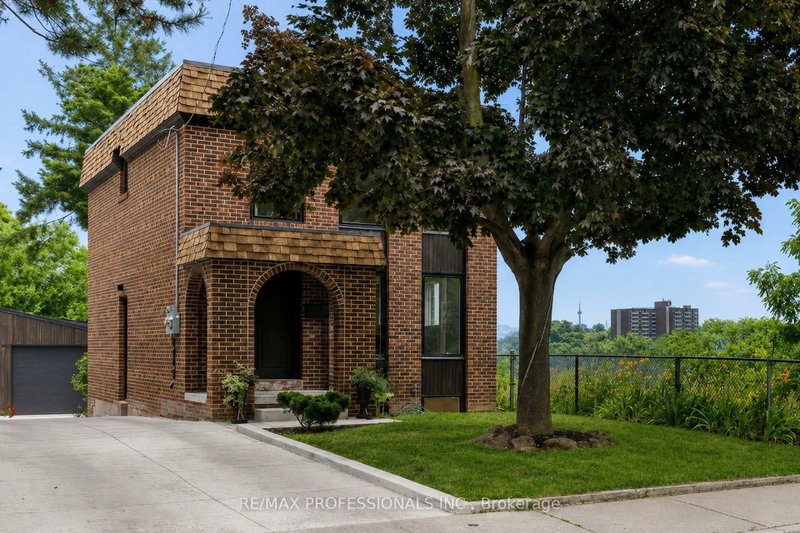 19 Arnold Avenue