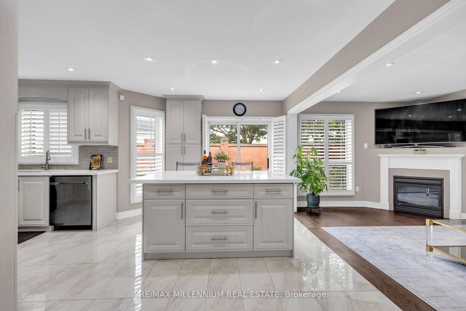 252 Mountainberry Road • Brampton, ON photo 11