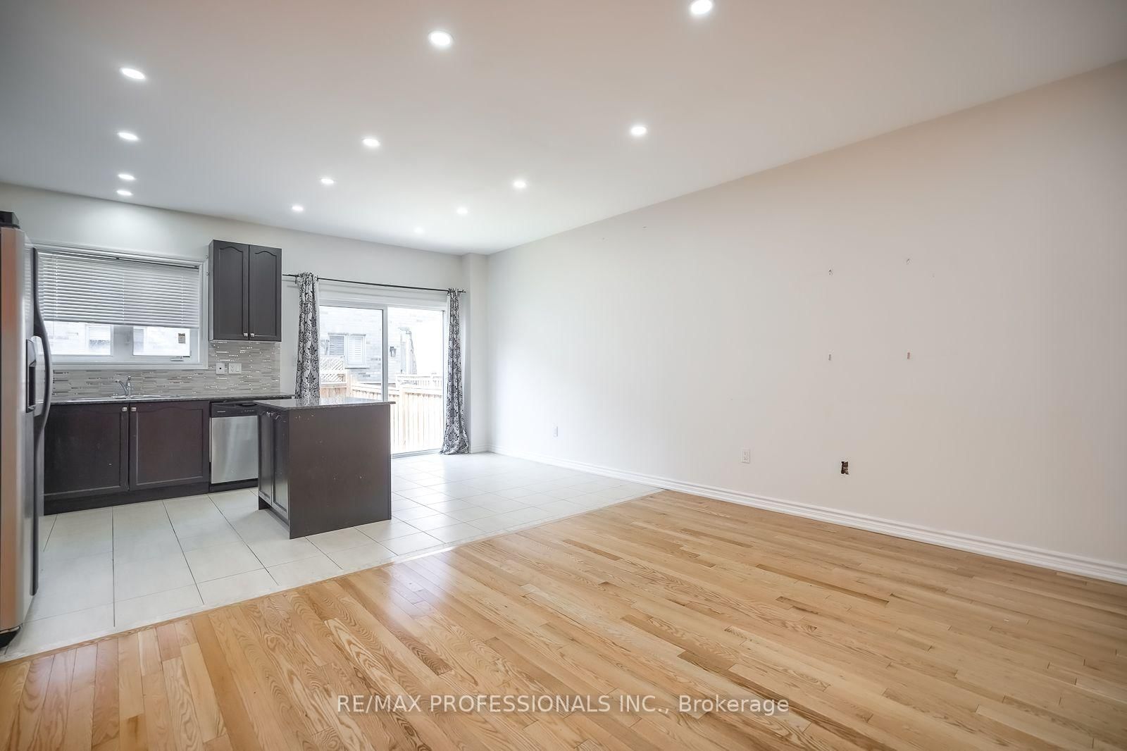 13 Yately Street • Brampton, ON photo 11