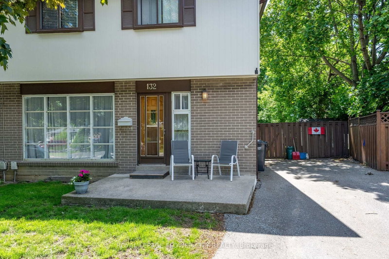 132 Fallingdale Crescent