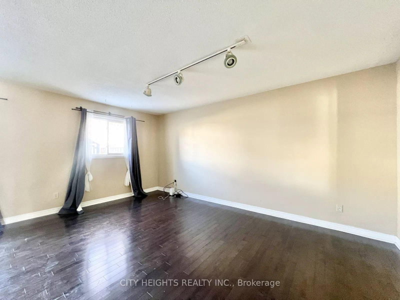 20 - 45 Hansen Road N