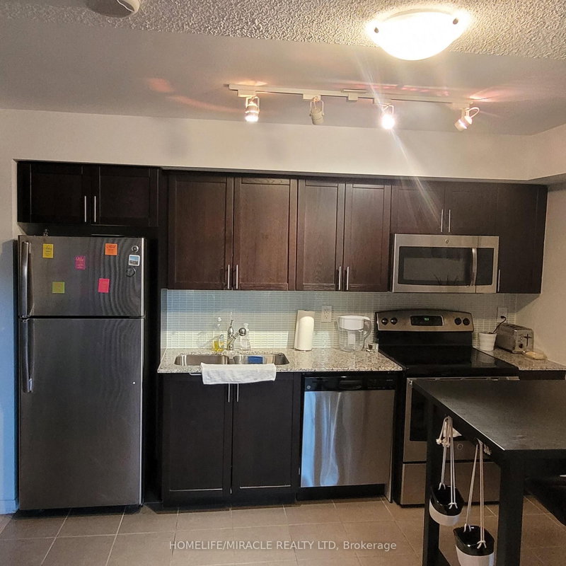 529 - 830 Lawrence Avenue W