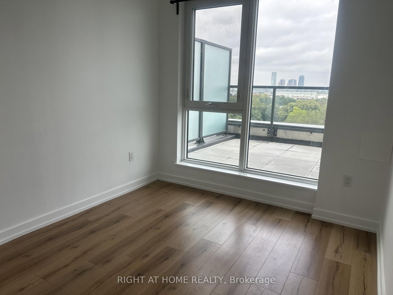 1195 The Queensway • #704 • Toronto, ON photo 12