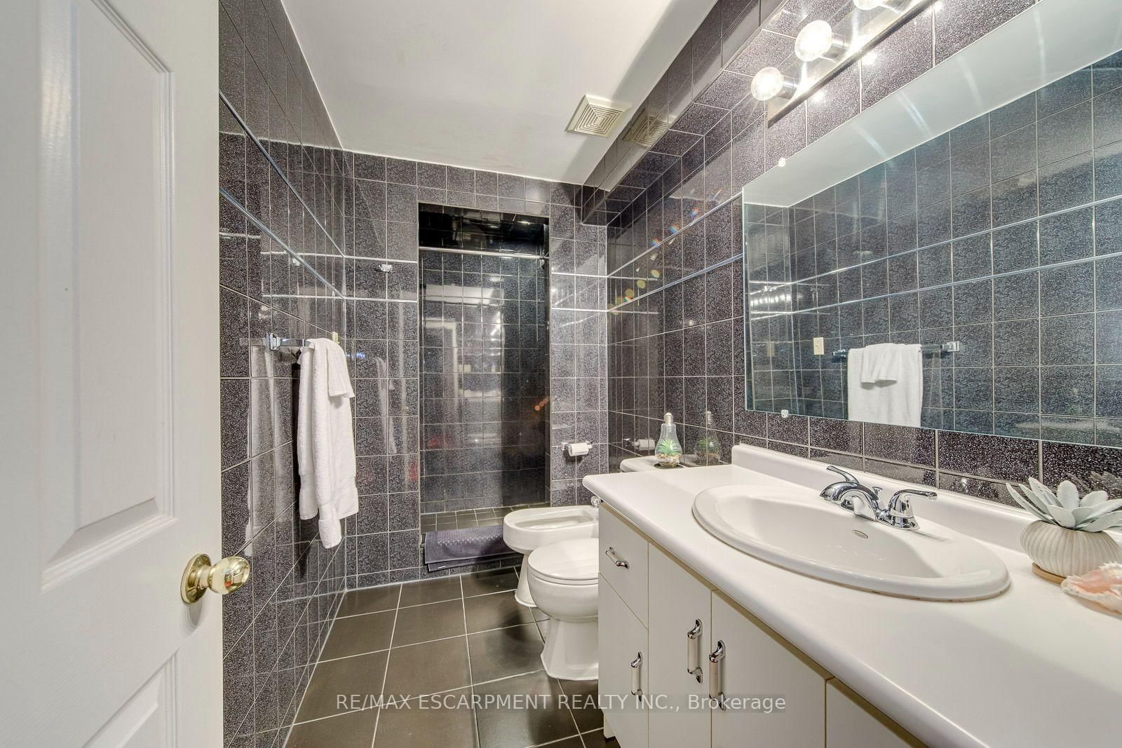 2442 Wynten Way • Oakville, ON photo 39