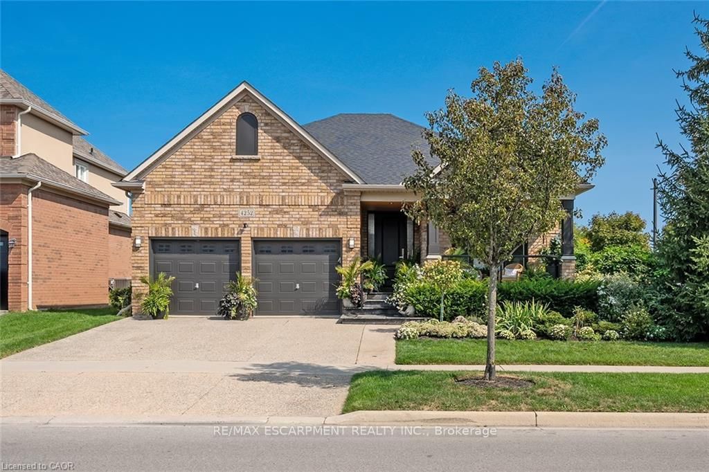 4252 Sarazen Drive • Burlington, ON photo 1